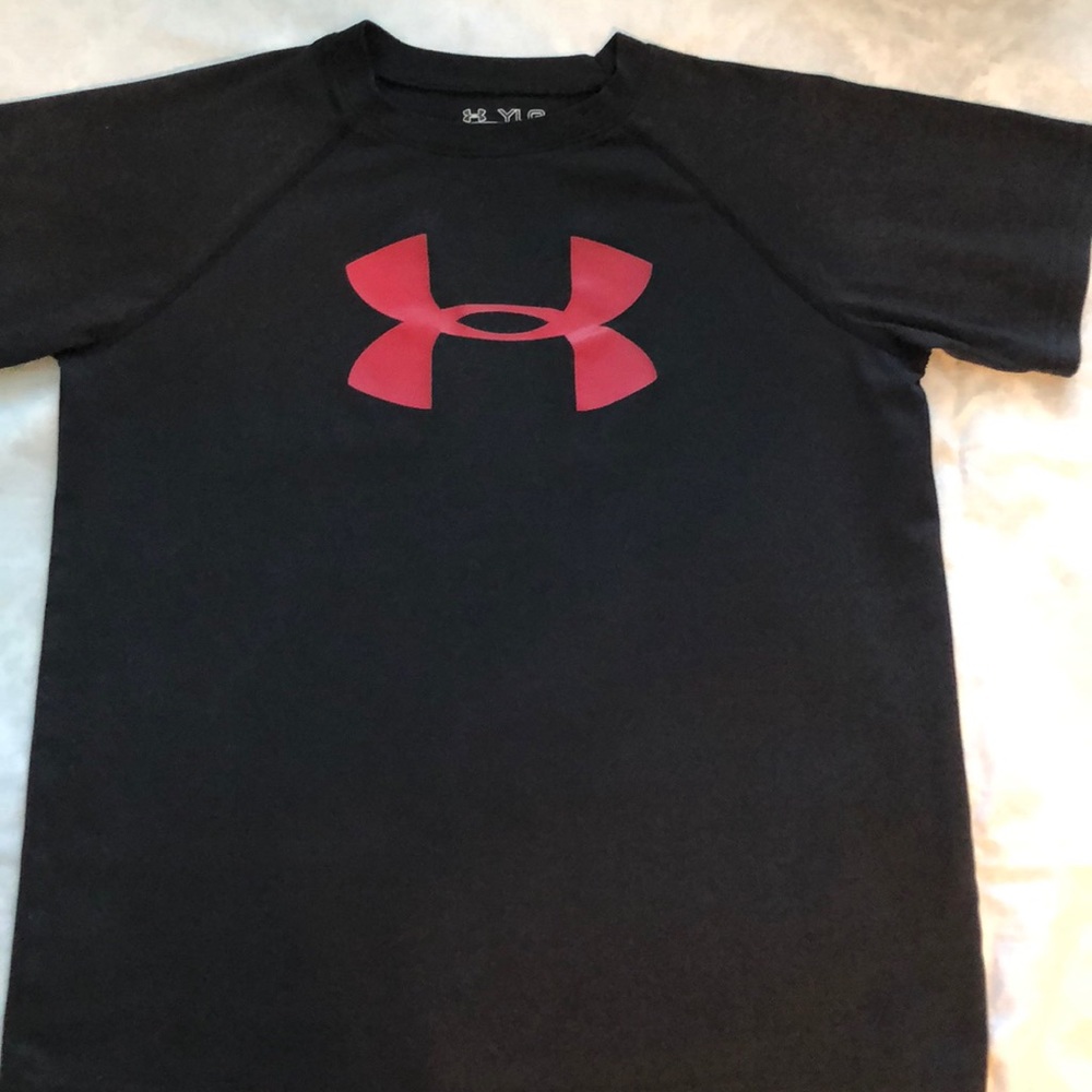 Boys black Unfer Armour Tee